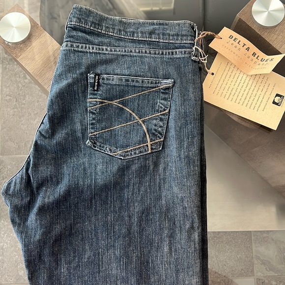 Delta Blues Low Rise Stretch Bootcut Jeans, Size 27 New w/Tag - Picture 2 of 11